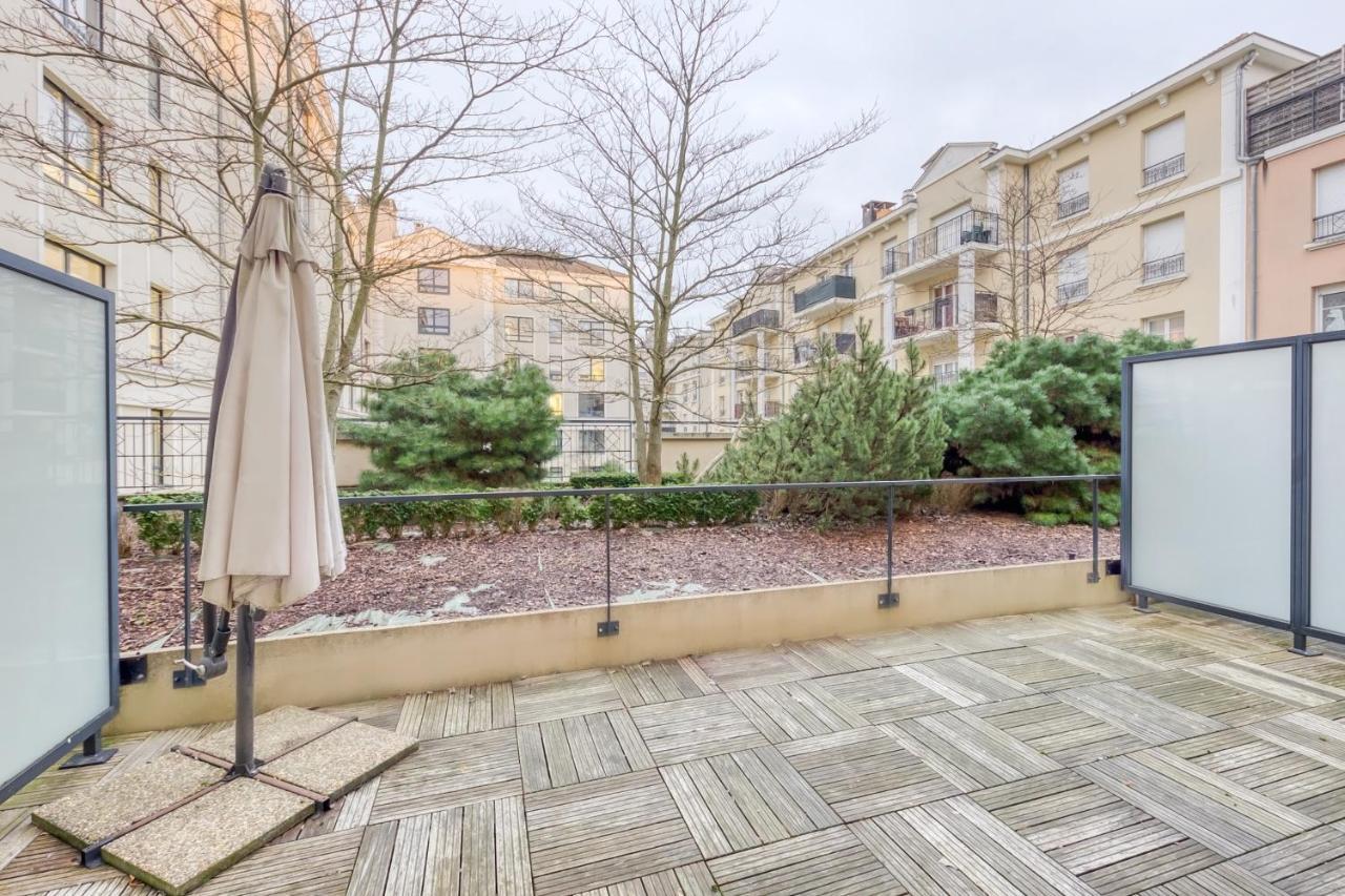 La Gare, Disneyland Paris Terrasse Parking Gratuit Bussy-Saint-Georges Esterno foto